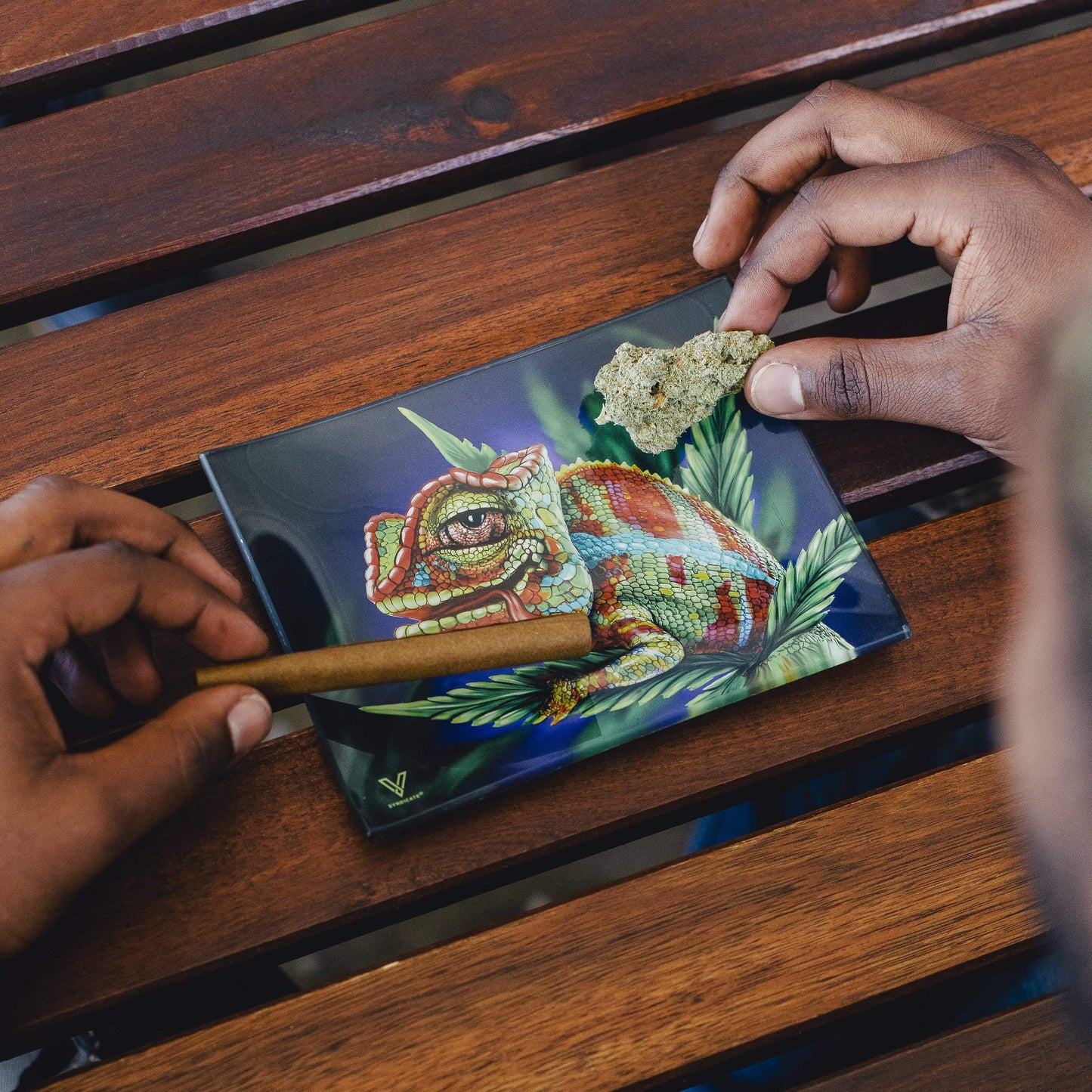 Cloud 9 Chameleon Glass Rollin' Tray